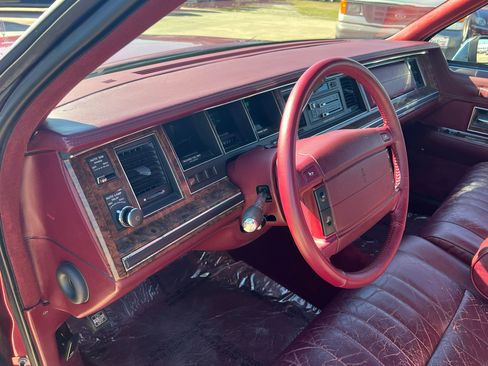 Used 1990 Lincoln Town Car image 31