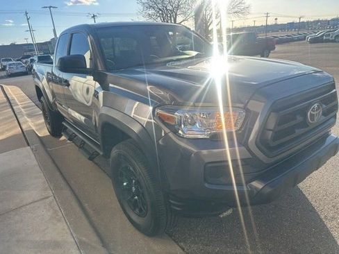 Used 2020 Toyota Tacoma SR w/ SX Package RWD image 3