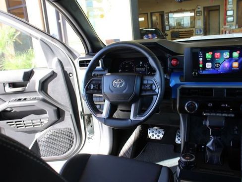 Used 2025 Toyota Tacoma TRD Sport image 11