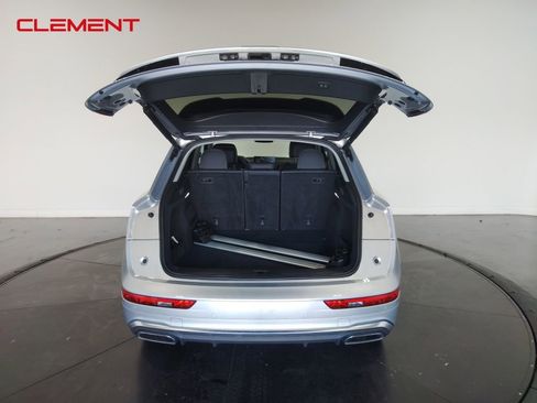 Used 2024 Audi Q5 2.0T Premium w/ Convenience Package image 8