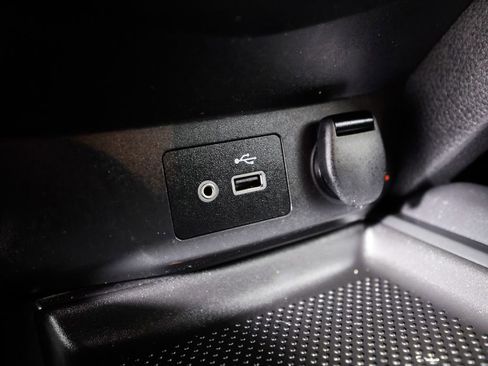 Used 2020 Nissan Rogue SV image 28