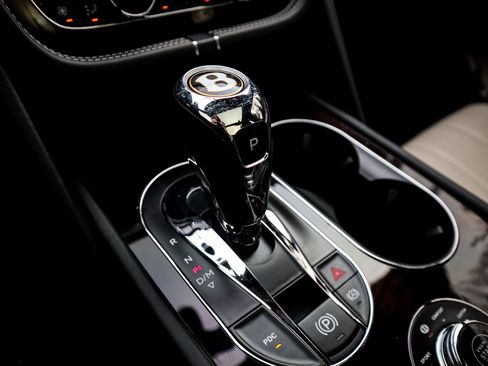 Used 2019 Bentley Bentayga image 26