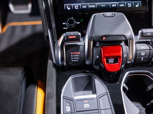 Used 2024 Lamborghini Urus S AWD/4WD image 45