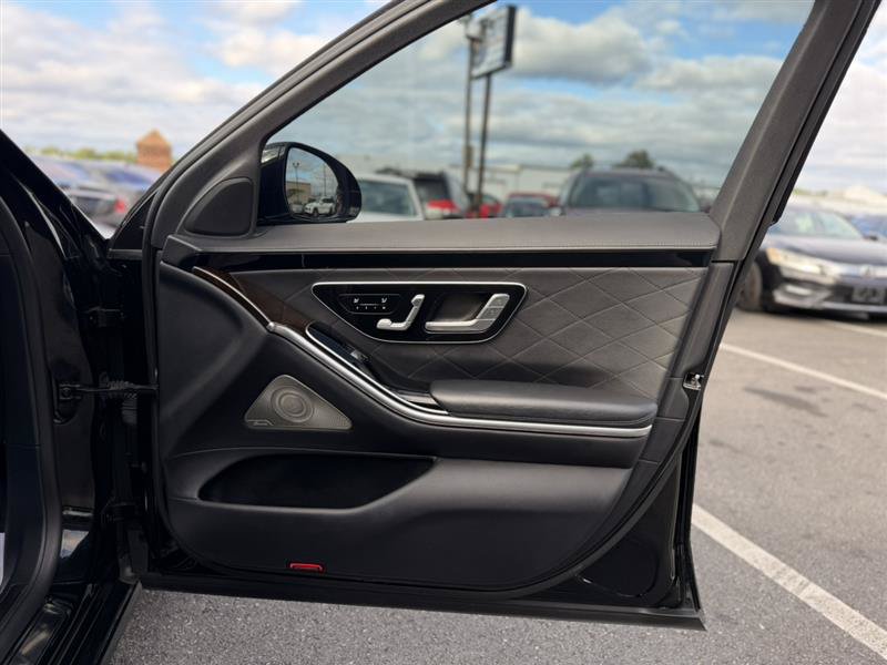Used 2022 Mercedes-Benz S 580 4MATIC Sedan w/ Rear Seat Package image 49