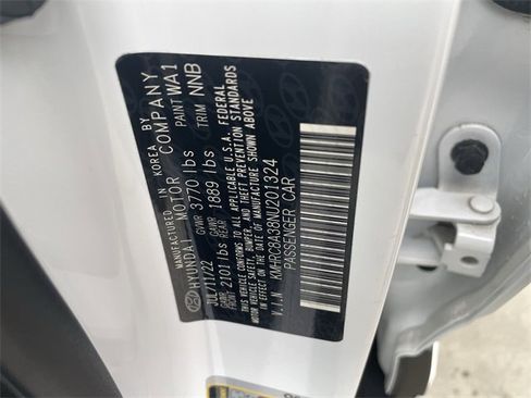 Used 2022 Hyundai Venue Limited image 32