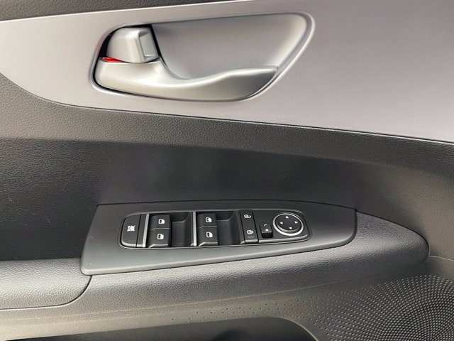 Used 2024 Kia Forte LXS FWD image 9