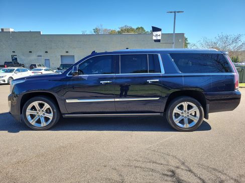Used 2018 Cadillac Escalade ESV Platinum AWD/4WD image 2