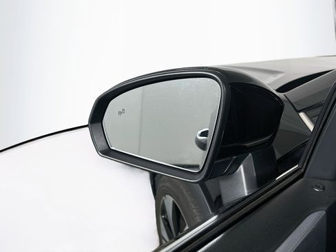 Used 2025 Volkswagen Taos SE image 16