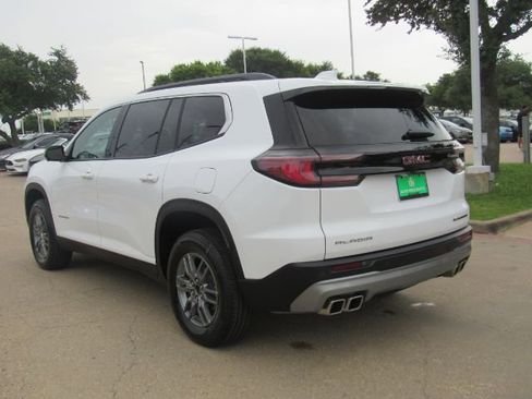 Used 2025 GMC Acadia Elevation image 11