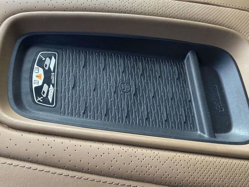 Used 2017 Cadillac Escalade Platinum AWD/4WD image 27