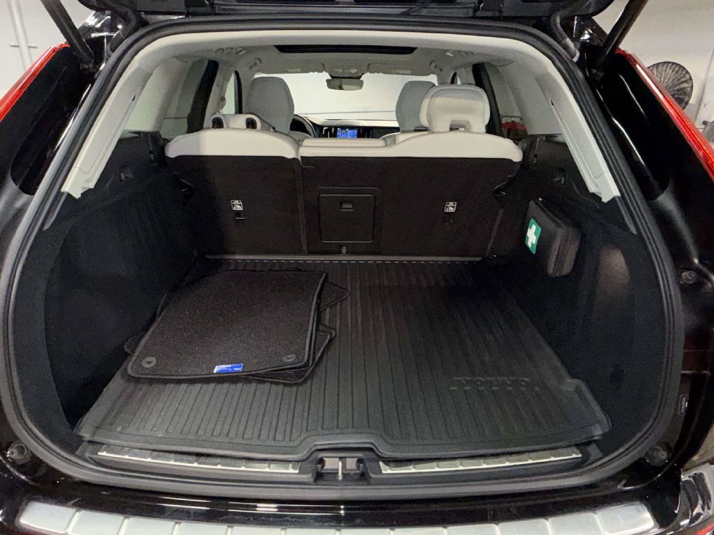 Used 2024 Volvo XC60 B5 Plus w/ Protection Package Premier AWD/4WD image 17
