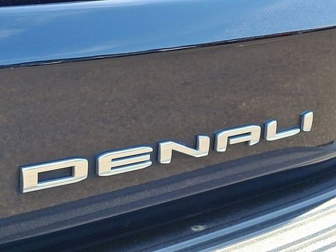 Used 2022 GMC Yukon Denali w/ Denali Premium Package AWD/4WD image 35