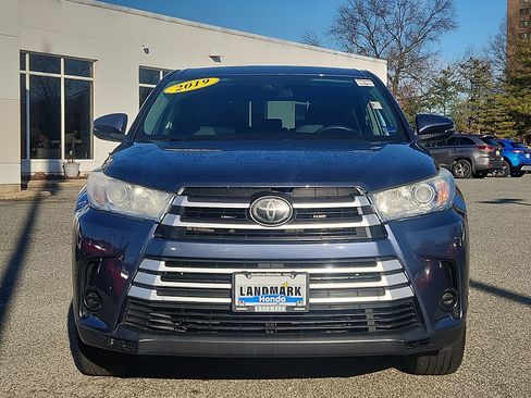 Used 2019 Toyota Highlander LE image 2
