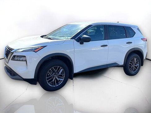 Used 2023 Nissan Rogue S AWD/4WD image 2