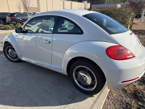 Used 2013 Volkswagen Beetle 2.5 image 2