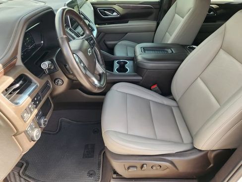 Used 2022 Chevrolet Suburban Z71 w/ Luxury Package AWD/4WD image 13