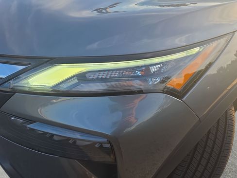 Used 2025 Nissan Rogue SV FWD image 29
