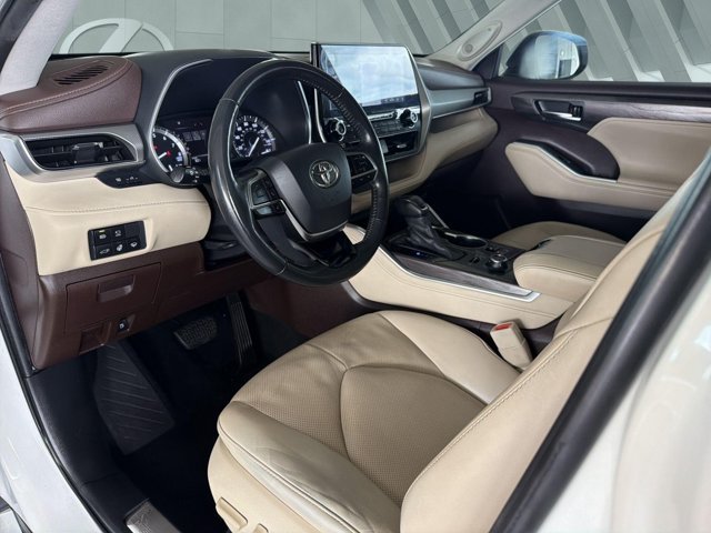 Used 2021 Toyota Highlander Platinum AWD/4WD image 10