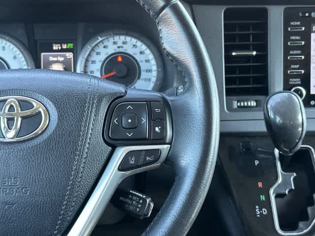 Used 2018 Toyota Sienna SE Premium FWD image 10
