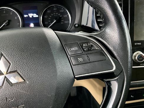 Used 2020 Mitsubishi Outlander SE image 12
