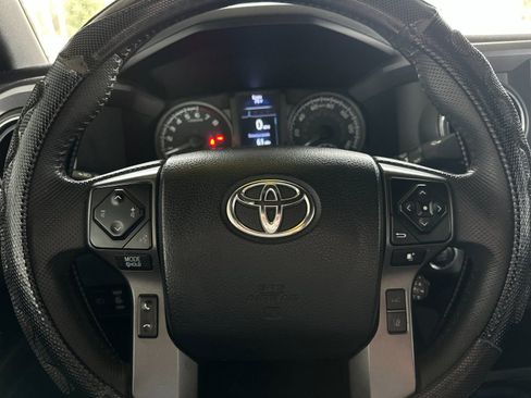 Used 2023 Toyota Tacoma TRD Off-Road AWD/4WD image 20