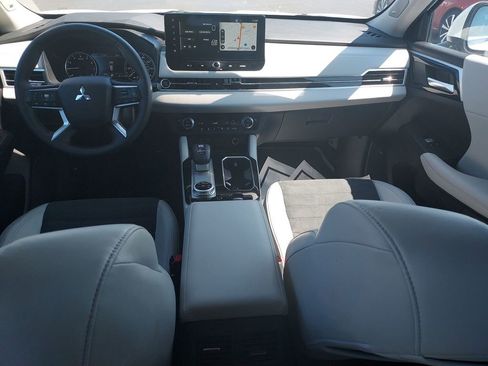 Used 2025 Mitsubishi Outlander SE FWD image 10