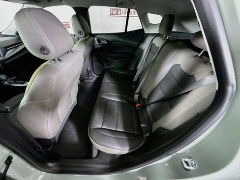 Used 2025 Chevrolet Trax ACTIV FWD image 25