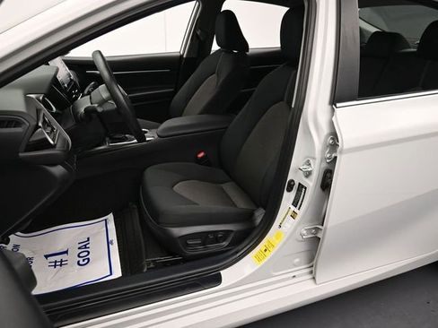 Used 2024 Toyota Camry LE w/ Convenience Package image 10