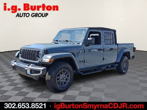 Used 2024 Jeep Gladiator Sport AWD/4WD image 3