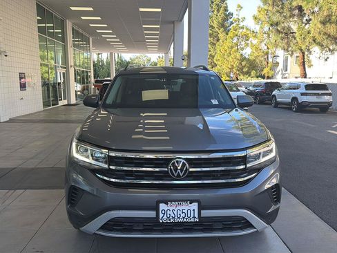 Certified 2023 Volkswagen Atlas SE w/ Panoramic Sunroof Package AWD/4WD image 8