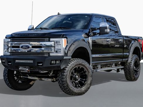 Used 2019 Ford F250 Lariat w/ Lariat Ultimate Package image 4