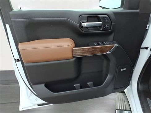 Used 2021 Chevrolet Silverado 1500 High Country w/ Technology Package image 18