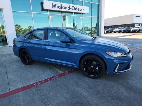 New 2026 Volkswagen Jetta SE image 8