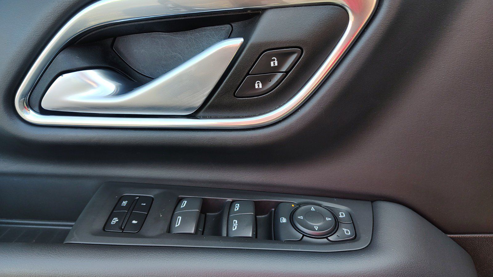 Used 2023 GMC Yukon SLT AWD/4WD image 36
