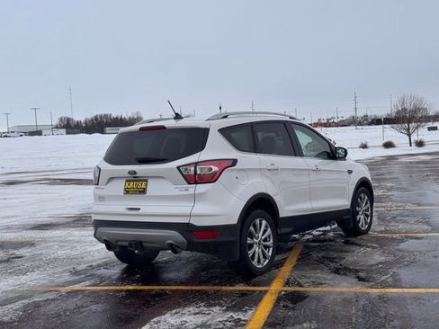 Used 2018 Ford Escape Titanium image 3
