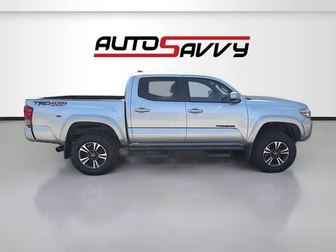 Used 2018 Toyota Tacoma TRD Sport w/ Technology Package image 8