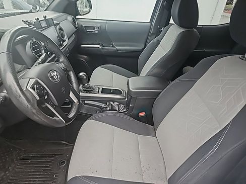 Used 2021 Toyota Tacoma TRD Off-Road image 7