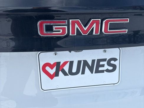 Used 2025 GMC Acadia Elevation image 6