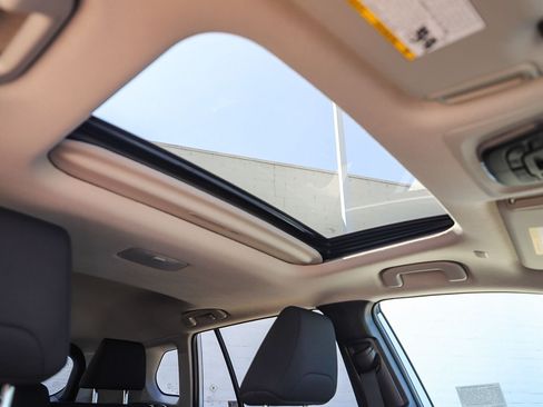 Certified 2022 Toyota Corolla Cross LE w/ Moonroof Package FWD image 16