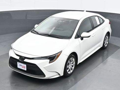 Used 2024 Toyota Corolla LE FWD image 17