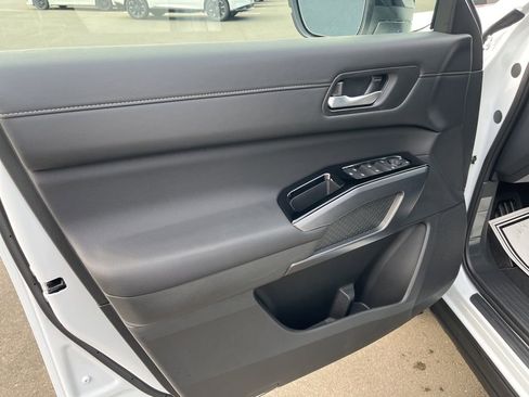 New 2026 Nissan Pathfinder SL AWD/4WD image 18