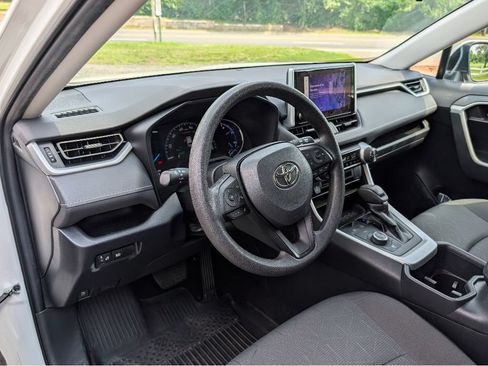 Used 2023 Toyota RAV4 XLE AWD/4WD image 19
