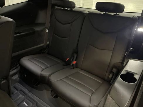 Used 2024 Cadillac XT6 Sport w/ Technology Package image 12