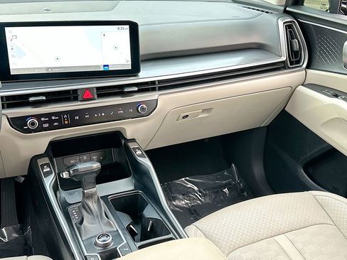 Certified 2024 Kia Sorento S image 23