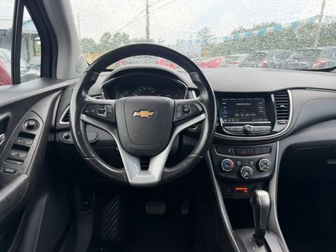 Used 2019 Chevrolet Trax LT w/ LT Convenience Package FWD image 14
