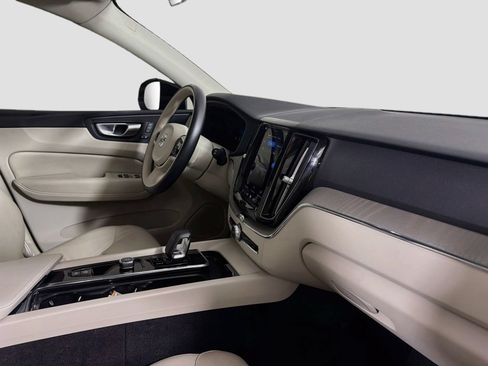 Certified 2024 Volvo XC60 B5 Plus w/ Protection Package Premier AWD/4WD image 29