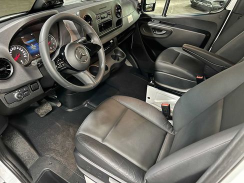Used 2025 Mercedes-Benz Sprinter 2500 image 23