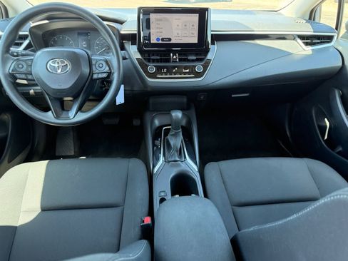 Used 2025 Toyota Corolla LE FWD image 9