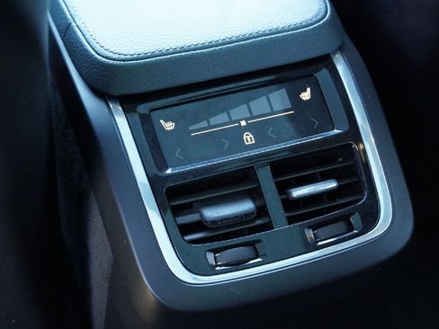 Used 2020 Volvo XC90 T6 Momentum w/ Advanced Package image 24