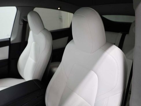 Used 2020 Tesla Model Y Long Range image 18